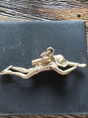 14k Gold custom Scuba diver pendant